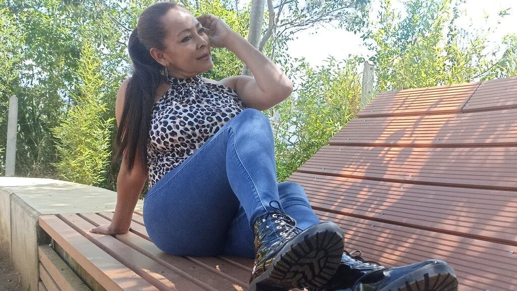 Amateur Webcam Modeling with a MonicaStyle Twist