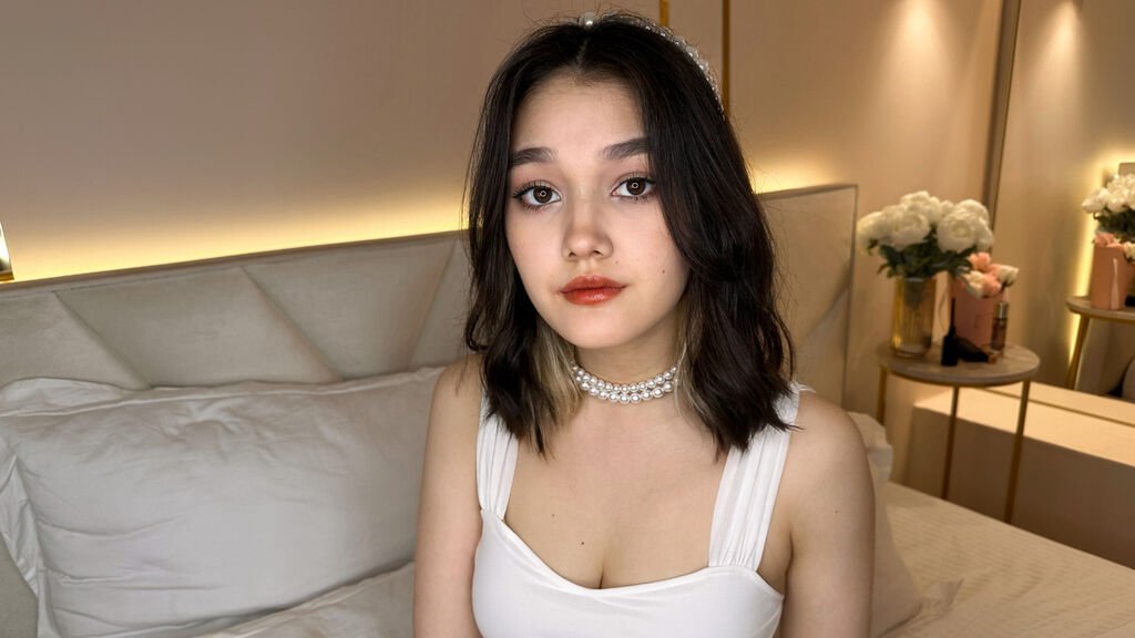 Amateur Webcam Modeling with LunaRey: A New Beginning Amateur Webcam Modeling with LunaRey: A New Beginning