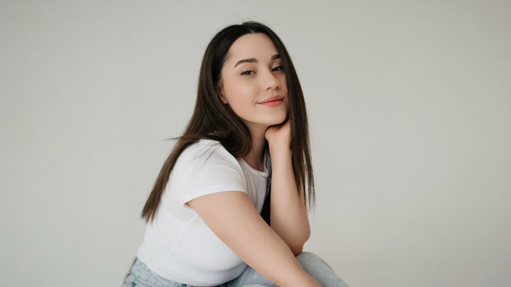 AmeliBarnes: Beyond the Screens Glow AmeliBarnes: Beyond the Screens Glow