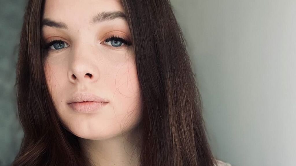 Angela Swanson's Amateur Webcam Model Adventures Angela Swanson’s Amateur Webcam Model Adventures