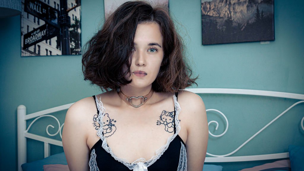 AnneSanders: Beyond the Screens Glow