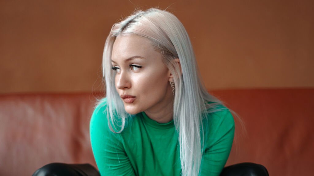 AstridColmans Cam: More Than Meets the Eye AstridColmans Cam: More Than Meets the Eye