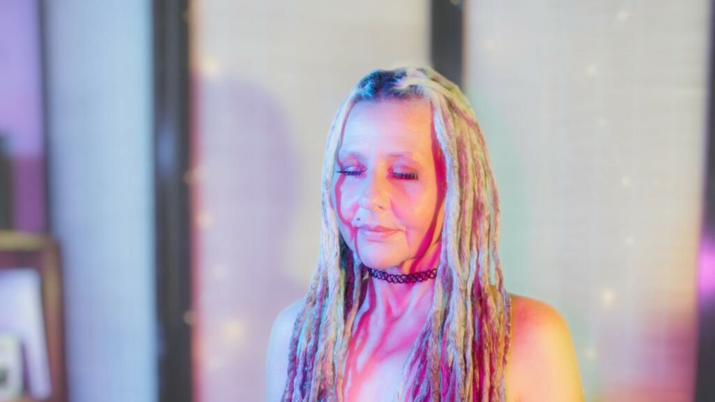 AuroraMarigold’s Amateur Webcam Model Adventures