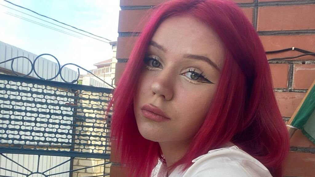 bellabraynis amateur webcam model adventures