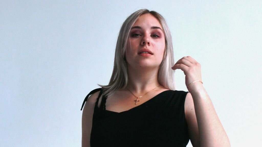 BellatrixRosso's Amateur Webcam Model Adventures BellatrixRosso’s Amateur Webcam Model Adventures