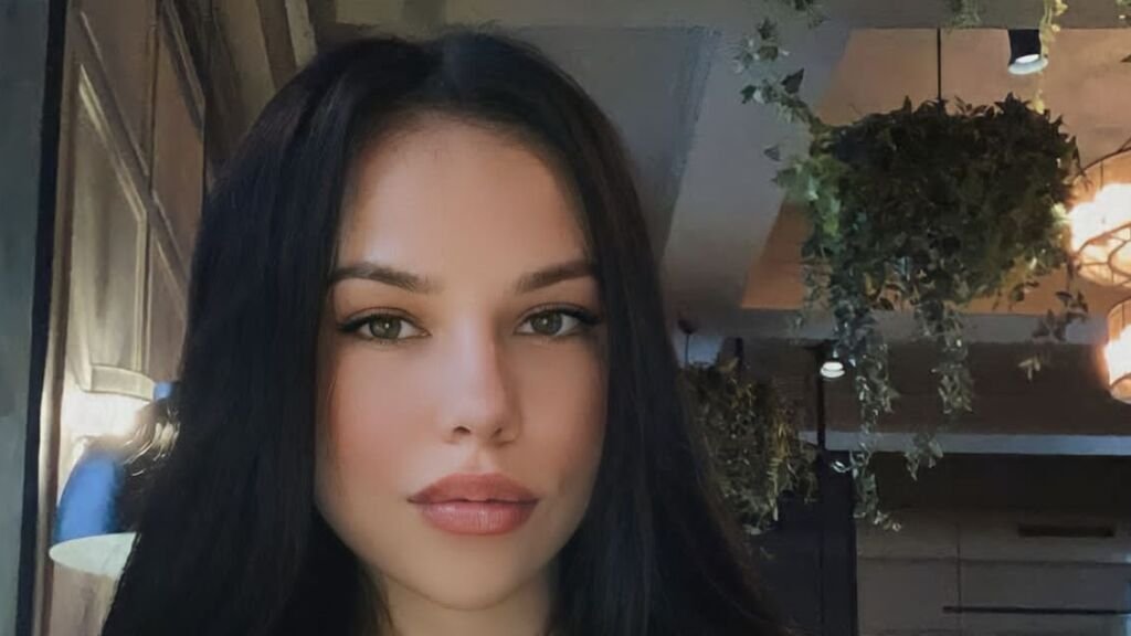 BiaSmith's Amateur Webcam Model Adventures BiaSmith’s Amateur Webcam Model Adventures