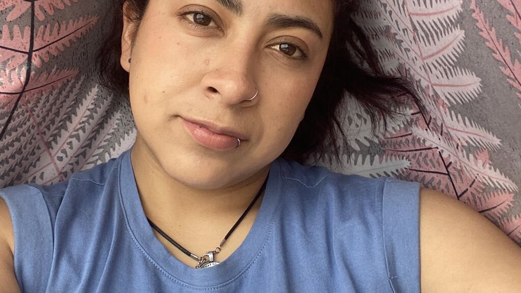 BritannyBelliams: Beyond the Webcam Frame