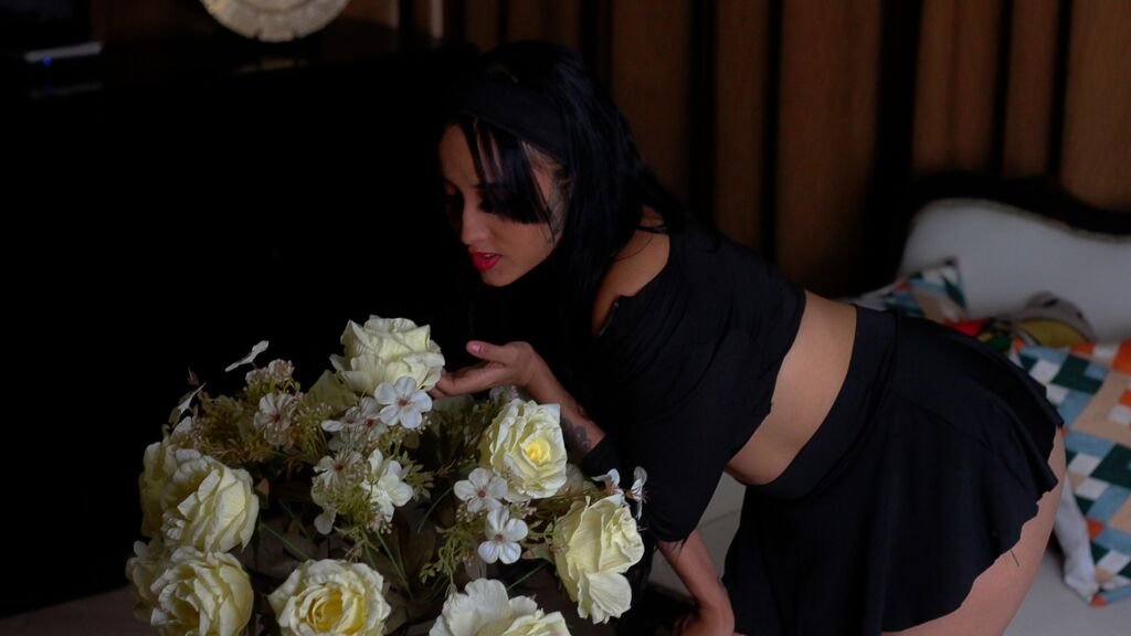 Cami Vanegas: The Amateur Webcam Model Making Waves