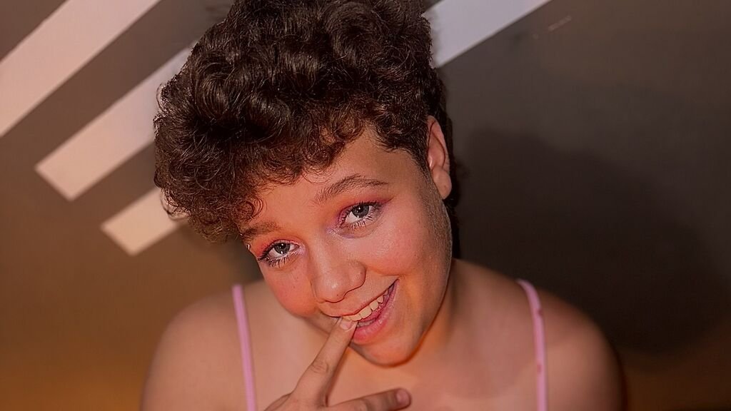 Carmen Iglesias' Amateur Webcam Model Adventures Carmen Iglesias’ Amateur Webcam Model Adventures