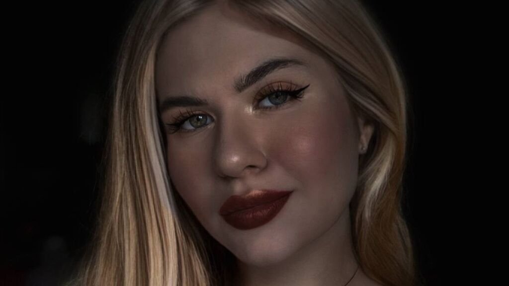 CassyBenard’s Amateur Webcam Model Adventures