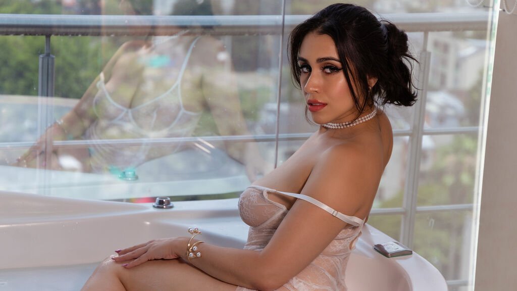 claraduques cam more than meets the eye