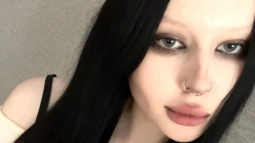 DonaRoberts: Unfiltered & Unforgettable Cam Moments