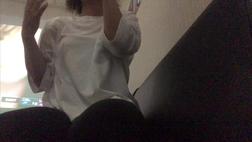 カラオケでこっそり自己解決する女子大生の事情