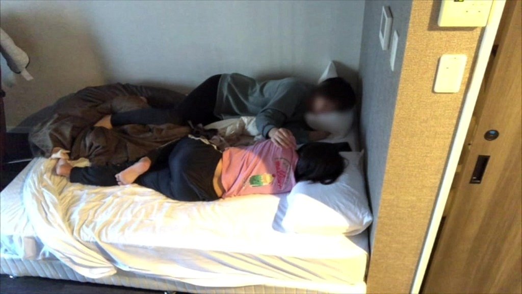 朝の情熱で彼女に愛を注ぐ親密な時間