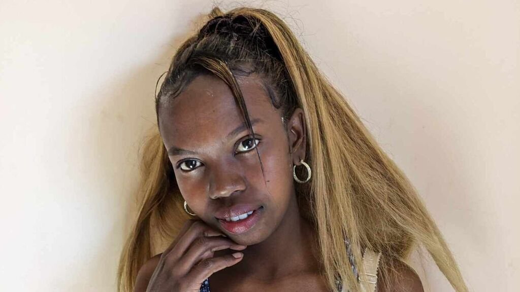 EleonoreBrooks’ Amateur Webcam Model Adventures