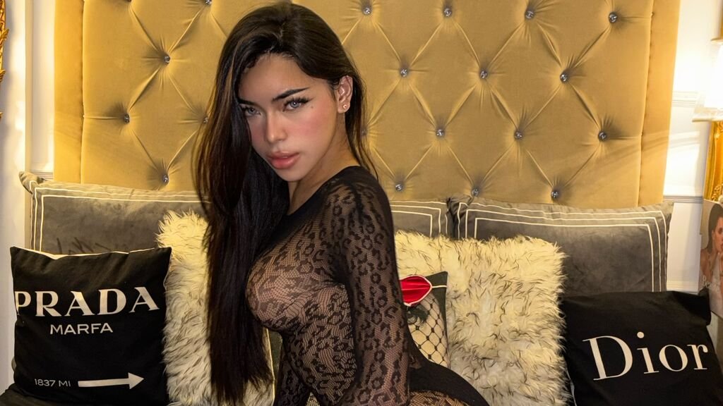 ElizatbethCarolis Cam Chaos & Charms