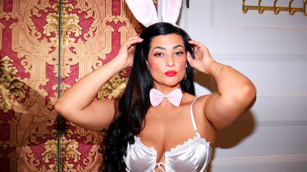 ElviraJones: More Than Just a Webcam ElviraJones: More Than Just a Webcam