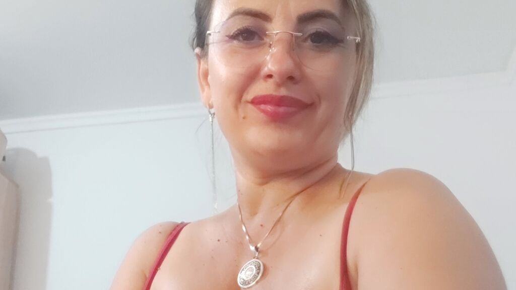 Emily Portocala's Amateur Webcam Model Adventure Emily Portocala’s Amateur Webcam Model Adventure