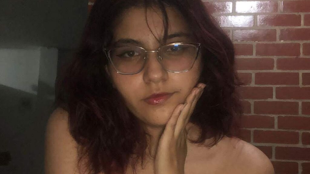 EmilyRoar's Amateur Webcam Model Adventures EmilyRoar’s Amateur Webcam Model Adventures