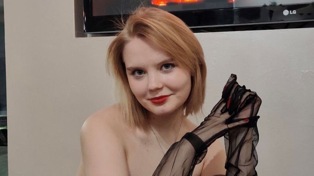 essiegracies amateur webcam model adventures