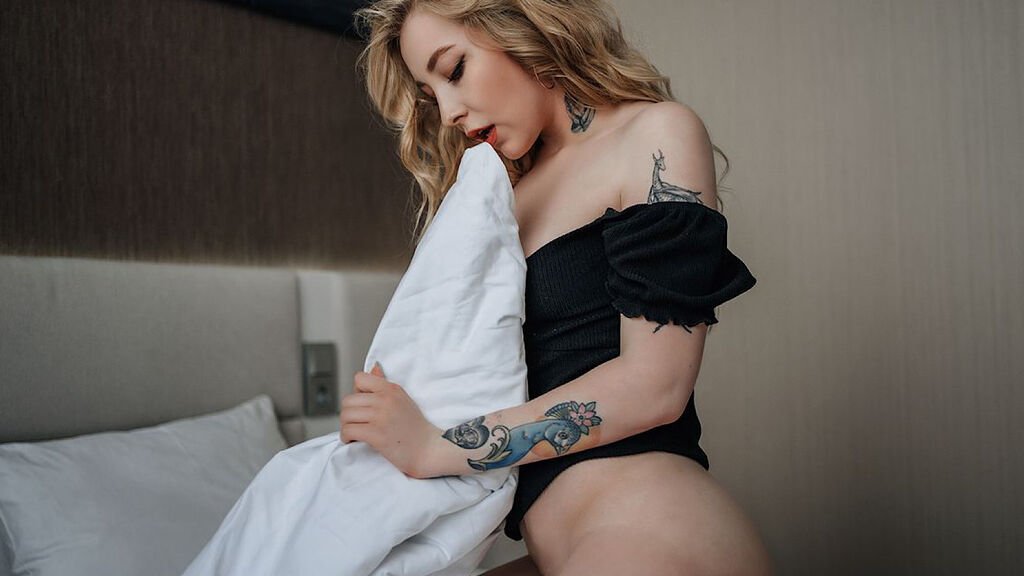 Eva Robertson’s Amateur Webcam Model Adventures