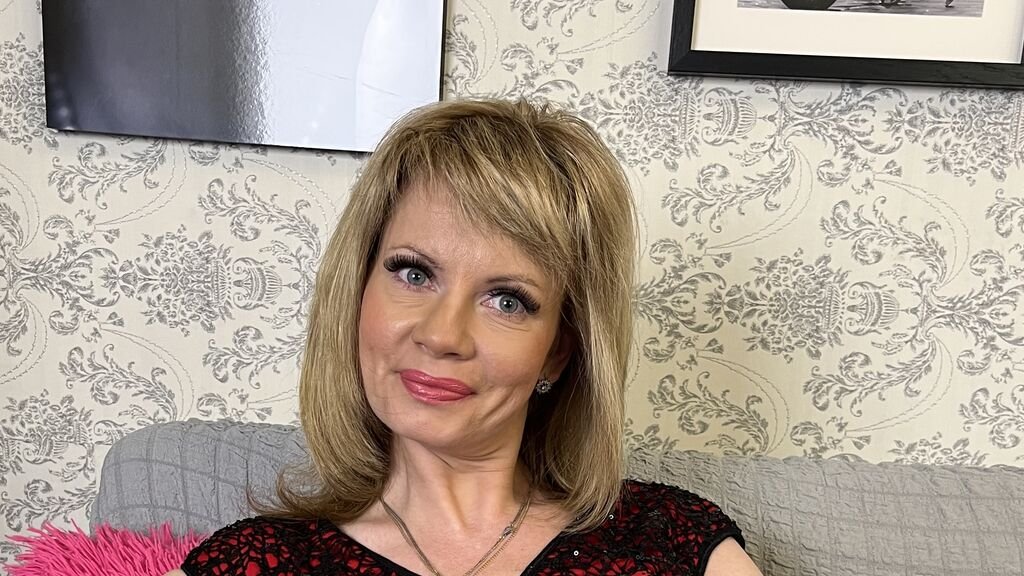 from amateur to webcam model annidassons journey