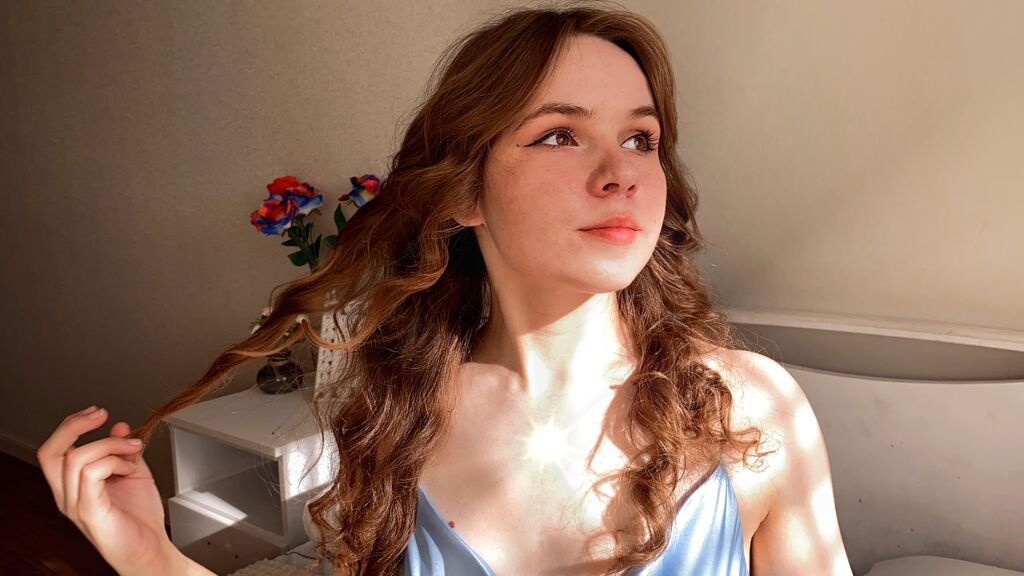 From Amateur to Webcam Model: AriRiz's Journey