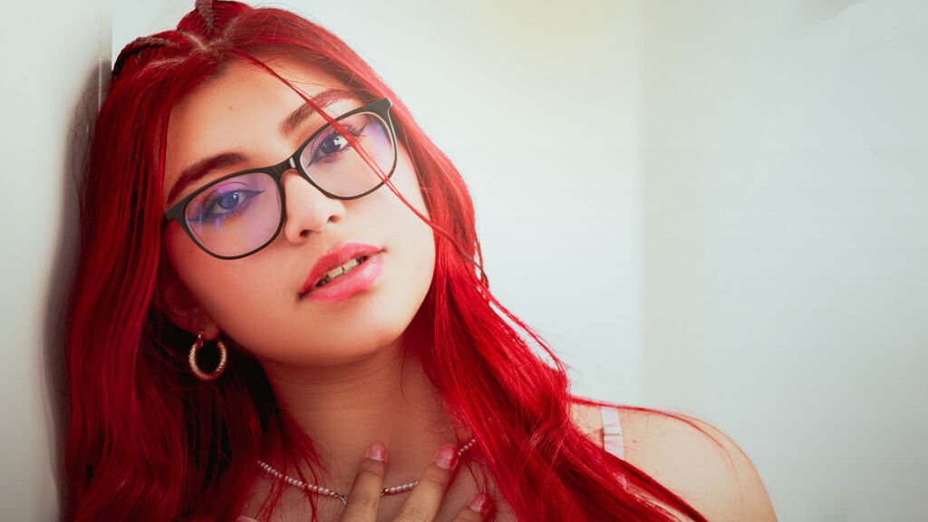 From Amateur to Webcam Model: CamilaDuff's Journey