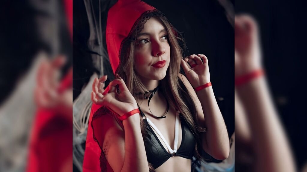 From Amateur to Webcam Model: CamilaReus' Journey From Amateur to Webcam Model: CamilaReus’ Journey