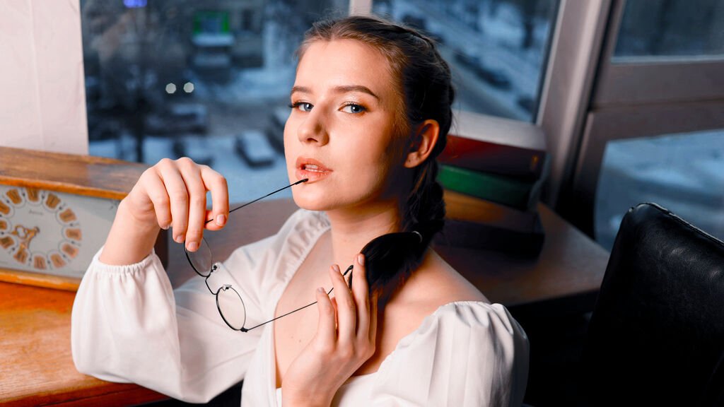 from amateur to webcam model carolcollens journey