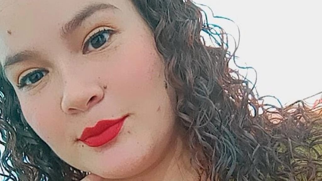 From Amateur to Webcam Model: DaphneSaen’s Journey