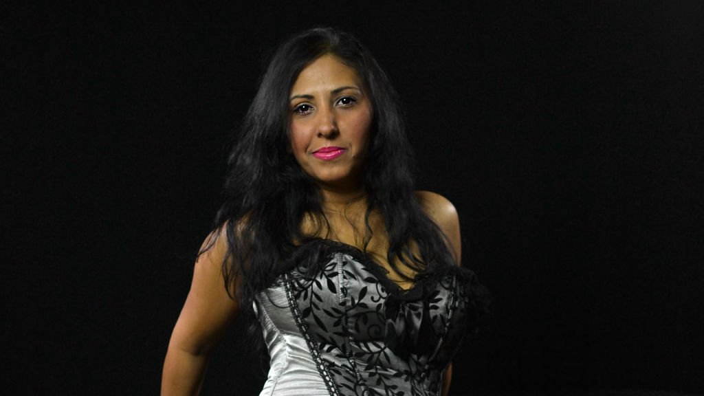 From Amateur to Webcam Model: DivineYazmin's Journey From Amateur to Webcam Model: DivineYazmin’s Journey