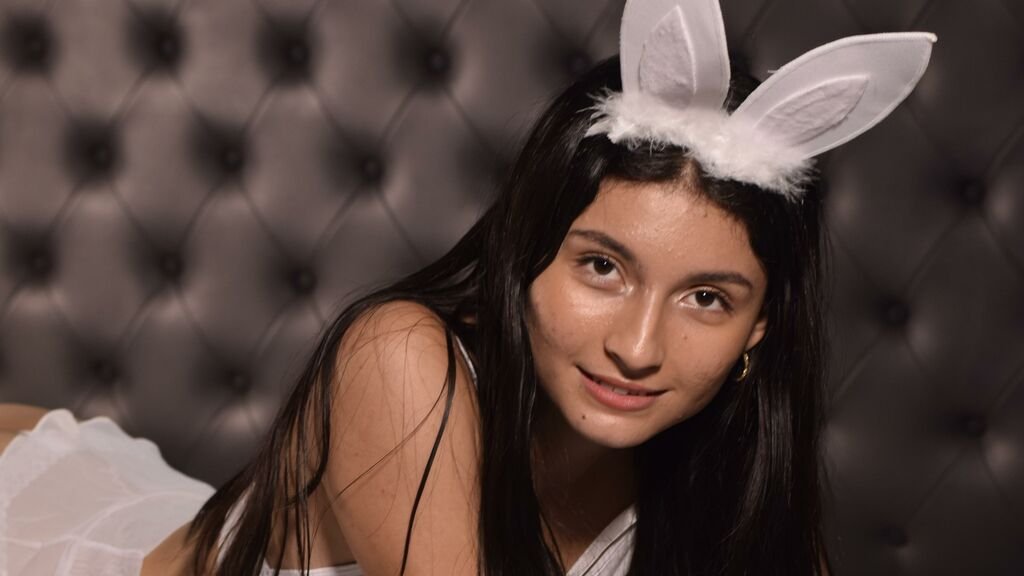 From Amateur to Webcam Model: EimyVelez's Journey