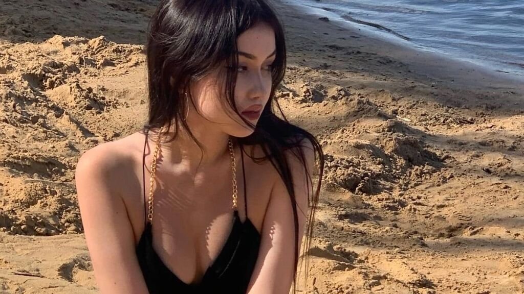 from amateur to webcam model ellacurrys journey