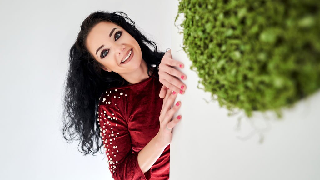 From Amateur to Webcam Model: EmillyFalls' Journey From Amateur to Webcam Model: EmillyFalls' Journey