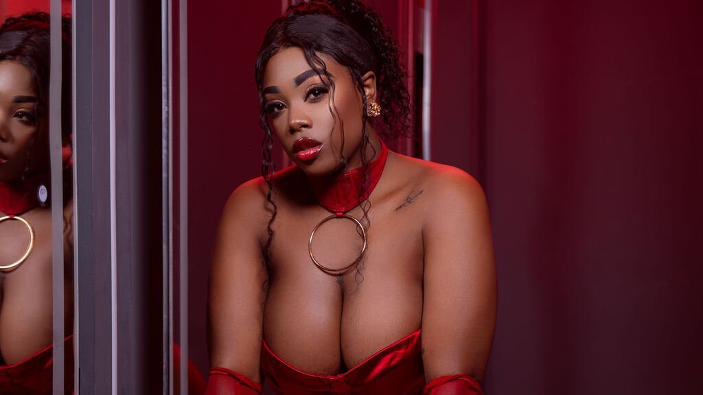 From Amateur to Webcam Model: Farah Lucy's Journey From Amateur to Webcam Model: Farah Lucy’s Journey