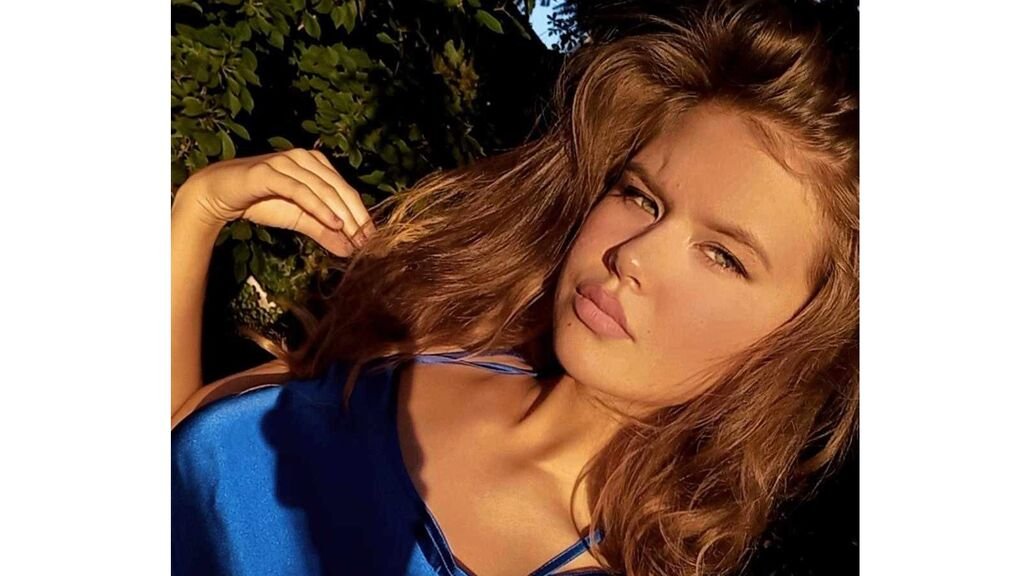 From Amateur to Webcam Model: FoxAlaina's Journey From Amateur to Webcam Model: FoxAlaina’s Journey