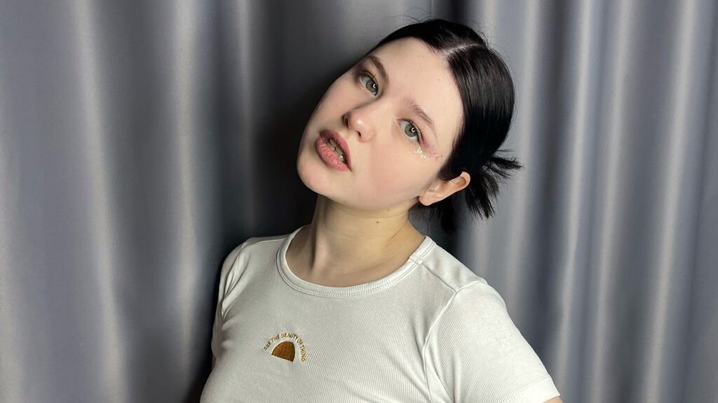 From Amateur to Webcam Model: Inspired by SelenaJovovich