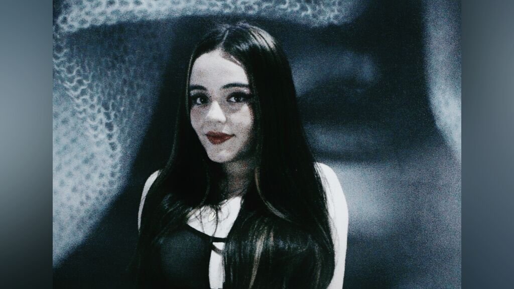 From Amateur to Webcam Model: KatieAly's Journey From Amateur to Webcam Model: KatieAly’s Journey