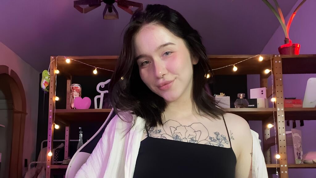 From Amateur to Webcam Model: KiraReiter’s Journey