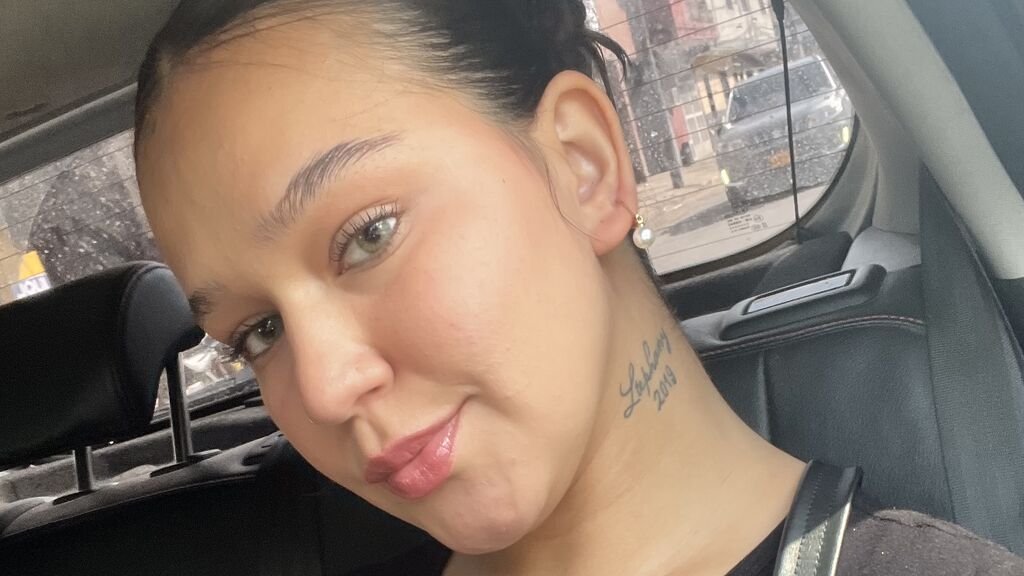 from amateur to webcam model lauravalens journey