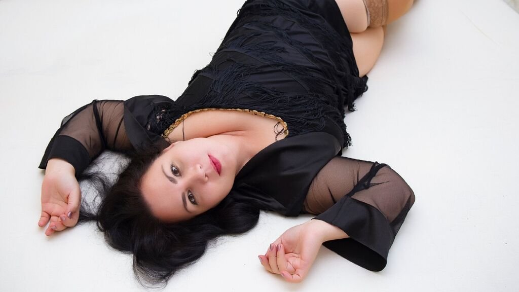 From Amateur to Webcam Model: LindaWods’ Journey