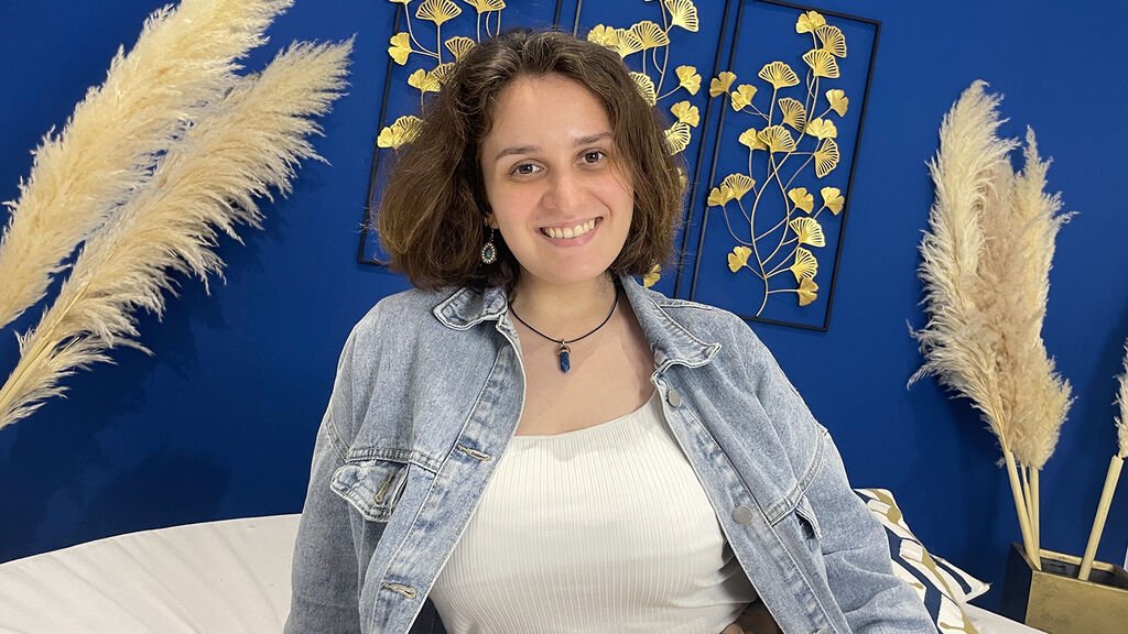 From Amateur to Webcam Model: LuchianaStone's Journey