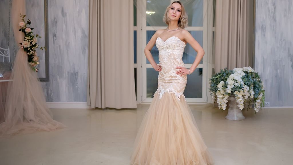 from amateur to webcam model luckrikas journey