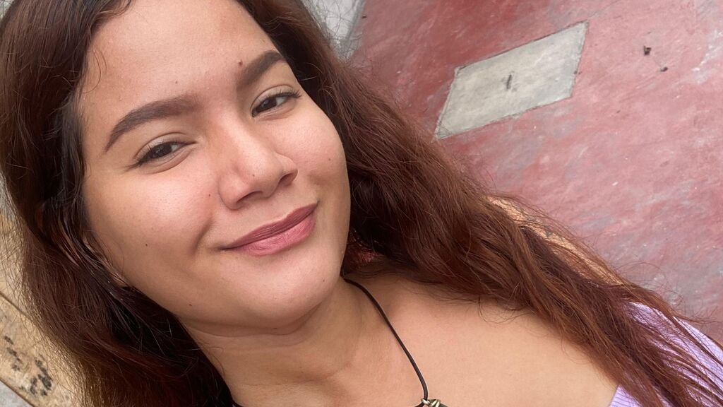 From Amateur to Webcam Model: LuluSanchez’s Journey