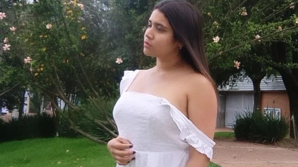 From Amateur to Webcam Model: Maria's Printful Journey From Amateur to Webcam Model: Maria’s Printful Journey