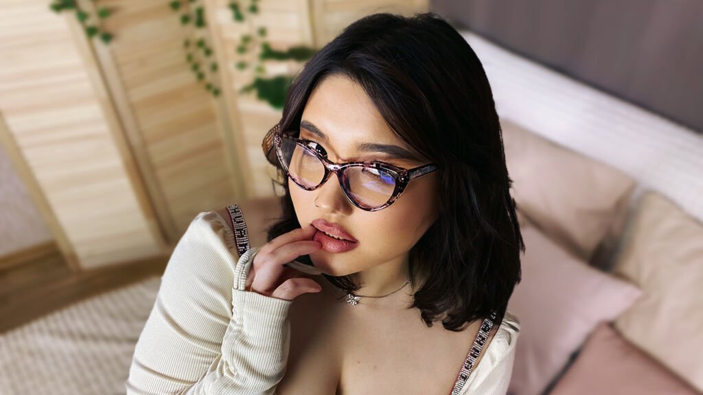 From Amateur to Webcam Model: MaySatori’s Journey