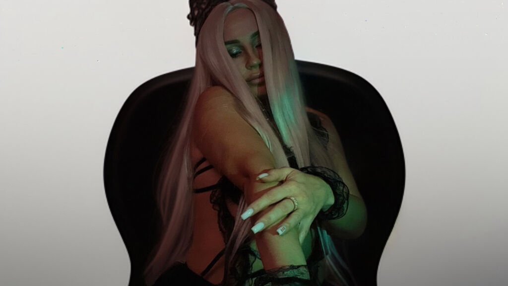 From Amateur to Webcam Model: MegannMay's Journey From Amateur to Webcam Model: MegannMay’s Journey