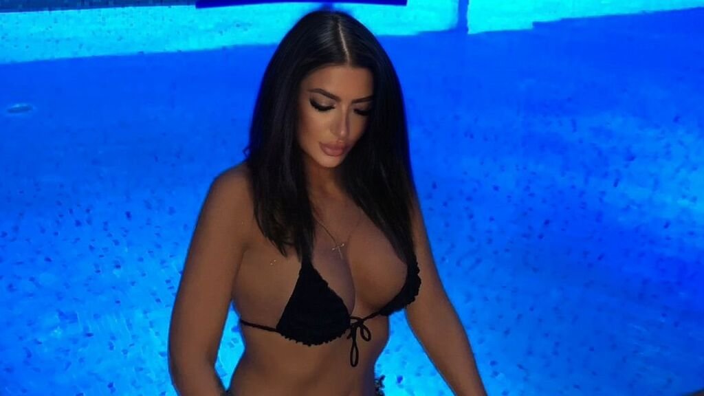 From Amateur to Webcam Model: MeghanQuinn's Journey From Amateur to Webcam Model: MeghanQuinn’s Journey