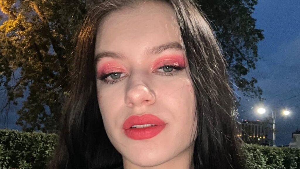 From Amateur to Webcam Model: MelissaRud's Journey